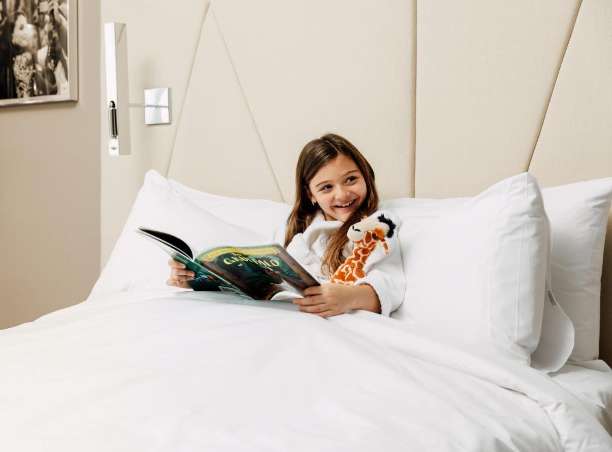 Ette Luxury Hotel & Spa Four Corners Exterior foto A child in a hotel room