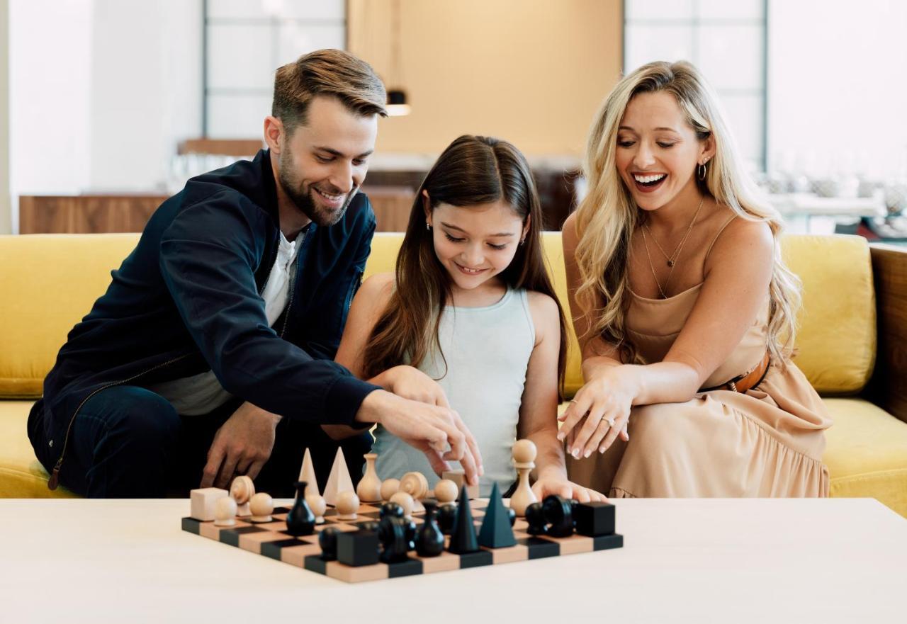 Ette Luxury Hotel & Spa Four Corners Exterior foto A family playing chess